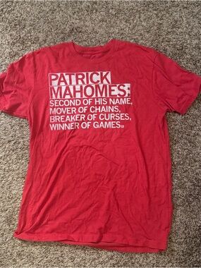 Patrick Mahomes Red Graphic Tee - Short Sleeve Fan Shirt